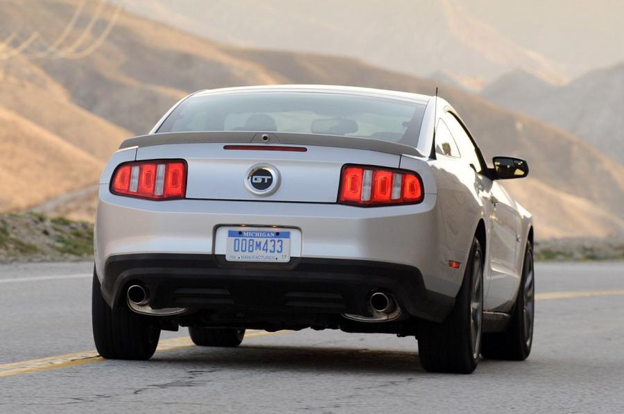  Ford Mustang GT 2011 года  (фото 44 из 90)